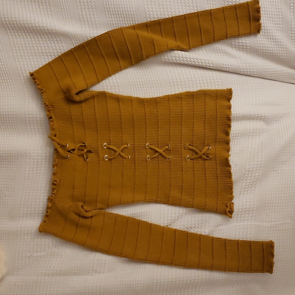 Cute long sleeve shirt! (Mustard)